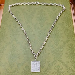 Несколько букв Геометрия Дизайн ожерелья коробки серебряная тарелка подвесные ожерелья для женщин древние точные линии леди шейки украшения