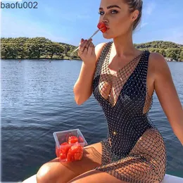 الفساتين غير الرسمية Ampharaus Crystal Diamond Beach Dress Women Sexy v Neck Hollow Out Rhinestone Slobess Bodycon Dress 2021 Mesh Party Dresses W0315