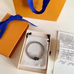 Charm V Brand Bracelets Designer Luxus Presbyopia Leder Top Version Qualität Armband Juwelier 20 Styles sind optionale Geschenkbox Neugeschäfte Aktion