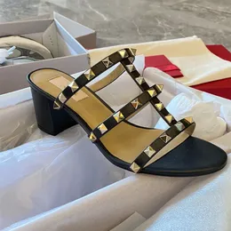 Luxury Brand Slippers V Rivets Sandals Beach Shoes 2023 Summer Fashion Women High Heels Wedding Shoes Gold Black Solid Genuine Leather Women's Slipper with Dust Bag