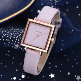 Повседневные Quartz Watch Ladies Кожаные ремешки Электронные наручные часы модные бизнес -часы Girls Propation Gift Montres de Luxe