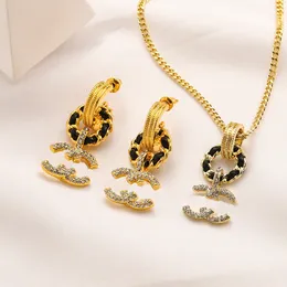 Mode Paar Liebe Halsketten Klassisches Design Damen Halsketten Echt vergoldet Luxusschmuck Geometrische runde Anhänger Halskette Designer Accessoires Familie