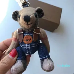 عالي الجودة Cashmere Bear Doll Pendant سلسلة مفاتيح التصميم الكلاسيكي ديكور السيارة سلسلة مفاتيح الأزياء حقيبة يد قلادة 1892