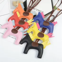 Hästväska charm för kvinnlig handväska biltangentkedjor handgjorda modetillbehör söta ponny pu läder nyckelchain288j