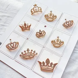 Fashion Crown Brosches Suit Lapel Pins Clear Rhinestone Pins Dress Decoration Buckle smycken Tillbehör för kvinnor gåva