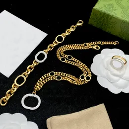Weiße Tropfen-Kleber-Ohrringe, goldene Basis-Anhänger-Halsketten, hohle ovale Ringe für Frauen, dicke Gliederketten-Armbänder