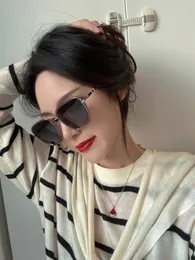 Weibliche Sungod-Brille, Designer-Net-Promi-Super-Explosive-Global-Wind-Mode-Sonnenbrille mit quadratischem Rahmen