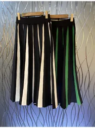 치마 고품질 니트 2023 가을 겨울 여성 줄무늬 패턴 편직 캐주얼 녹색 검은 맥시 치마 의류