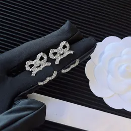 Charm Designer Orecchino Design Orecchino per ragazza Gioielli di moda Donne famose Bowknot Orecchini con strass con borchie di diamanti Accessori di marca di lusso Confezione regalo