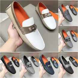 CQ 17Model Loafers Designer أحذية غير رسمية الرجال ينزلقون على أزياء جديدة Sapatos Maschulino Erkek المتسكعون Moccasin أسود من خطوة واحدة