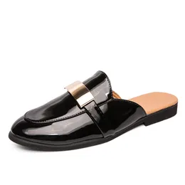 Klädskor svart patent läderskor män mule maskulino män skor sommarskor sapato maskulino social couro sepatu slip på pria zapatos