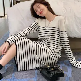 Casual Dresses GUUZYUVIZ Long Sleeve O-neck Midi Dress For Women Loose Pullover Sweater Woman 2023 Autumn Winter Striped