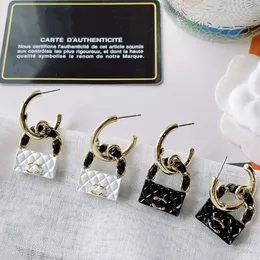 Lüks kadın çanta küpeleri 18k altın kaplama cazibesi Küpe Kara Beyaz Aşk Küpe Tasarımcı Mücevher Çift Aile Aksesuarları Premium Hediye Kutusu