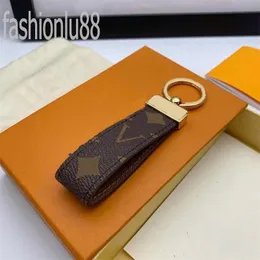 Dragonne Classic Key Chain Metal Buckle with Letters Handmade Cowhide Leather Ladies Bags 전화 펜던트 멀티 컬러 디자이너 Mens PJ047 B23.