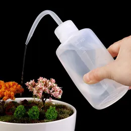 Attrezzature per l'irrigazione Acqua in plastica Becco affilato Gomito Lavaggio Pulizia Spray Can Trasparente Squeeze-bottle 250ml Attrezzo da giardinaggio