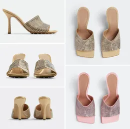 Skor tofflor lyxiga kvinnors tofflor Sandaler berömda designer kvinnor sommar gummi sandal kristall diamant hög 9,5 cm födelsedagsfest prom glänsande