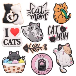 MOQ 20 Pz Cartoon Animal Cat Mom Fishbone PVC Charms carini per sandali intasati Accessori per scarpe Decorazione fibbia per ragazzi Ragazze Regalo per bambini