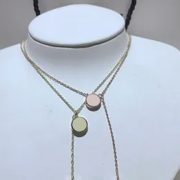 Collier en acier au titane de mode lettres classiques frangées chaîne claviculaire colliers pendentifs populaires dans les pays européens et américains