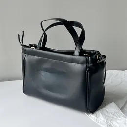 Mulheres Bolsa de Couro de Chave de Covilhas 2023 Novo Arco Europeu e Americano Triunfal Arco Portátil Cesta de Vedas Totas Bola Messenger Messenger Famous Brand 2361