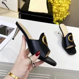 Deri Yüksek Topuklu Kadın Terlik Lüks Tasarımcı Moda Sandalet Seksi Sıska Topuklu Buckle Parti Ayakkabı Beyaz Yaka Ofis Ayakkabıları Tasarımcı Ayakkabı 7cm Topuk Kayış Kutusu