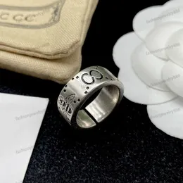 Vintage Classic Silver Letter Band Ring Bague har stämpel för män Kvinnor Ringar Bijoux Lovers smycken Par Par Gift