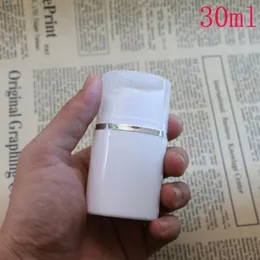 Plastiska luftfria pumpflaskor Tomma luftfria flaskor Klar Vakuumpump Lotionflaska med Silver Ring Cover Cosmetic Packaging