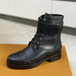 Tasarımcı Deri Deri Süet Martin Platform Bot Kar Botları Moda Uzay Boot Fahsion Ayakkabı Platformu Kadın Kış Topuk Essential Madalya Ağır Hizmet Tabloları No013