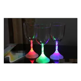 2016 nyhetsbelysning LED Flash Wine Cup Colorf bytte Glow Goblet Cups For Bar Wedding Christmas Party Table Ornament Halloween Night DHSOD