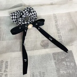 Luksusowy projektantek opaski na głowę marka czarna biała siatka Bowknot Fairband Elegancki damski krawędź wysokiej jakości fryzury
