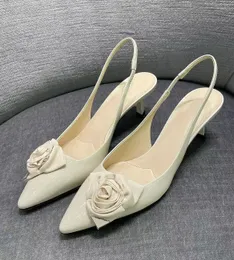 SS23 Sandali con fiori Scarpe a punta Tacco medio scolpito Nero Nudo Slingback nero Matrimonio, festa, abito, sera Designer di lusso Calzature di fabbrica