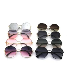 2023AA 디자이너 선글라스 패션 패션 선 스크린 고급 선글라스 남성 여성 비치 해변 음영 UV 보호 안경 유행성 선물 상자
