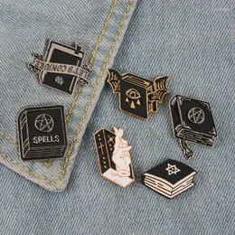 Броши оптовые черные книги Эмалевая булавка колдовства Bat Badge Brouch Brooch Pins Pins Джин