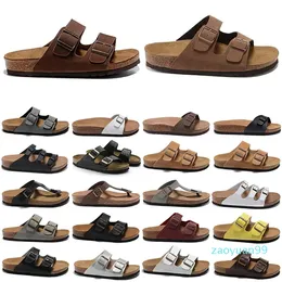 2023 New Designers Men Slipper Shoes Sandálias Mulheres Unissex Slippers Flips-Flops Polia de praia Mule de madeira interior 36-45