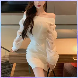Abiti casual Temperamento sottile Coreano Chic Off The Shoulder Sexy Slash Neck Mesh Mini abito da donna Manica lunga Oversize Nero Elegante