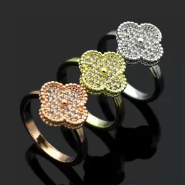 Luxury Full Diamond Crystal Ring för kvinnor Rostfritt stål Klassisk klöver smyckesdesignerring