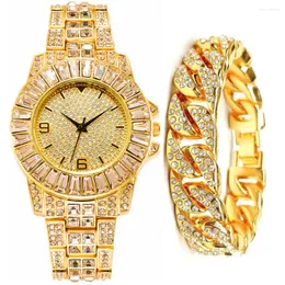 腕時計2pcsゴールドダイヤモンドアイスアウトメン用の時計ブレスレットカップルの贅沢な男性キューバチェーンファッションウォッチ
