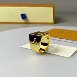 Anelli a fascia di lusso alla moda per uomo Donna Designer in acciaio al titanio con anelli a forma di lettera