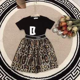 2023ss high end girls black skirts sets brand designer t shirts with pleated skirts two pieces sets summer girls embroidery tracksuits t-shirt fashion golden skirt