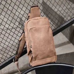 Designer män väska bröstpaket sport cykling crossbody s för axel casual mjuk läder plånböcker telefonpåse säck 220610