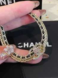 Hänge halsband högkvalitativt varumärke Desinger bokstav hänge halsband mode män kvinnor benben kedja enkla bröllop smycken gåva choker smycken hög kvalitet