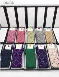 Designers de inverno Socas de mulheres com meias listradas de moda de letra meias unissex de alta qualidade 1 pares com caixa de presente longa meia 29 color v7ef''gg '' '