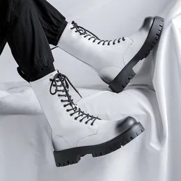 Stövlar italienska varumärkesdesigner män stövlar laceup svart vita skor scen nattklubb klänning original läder plattform stövel motorcykel botas 230320