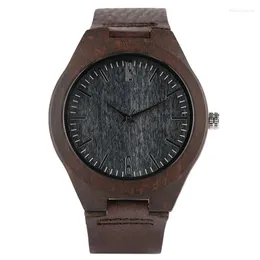 腕時計の創造的な自然木時計手作りの男子クォーツアナログリストウォッチブラウンレザーブレスレットストラップ竹ケースタイムピース