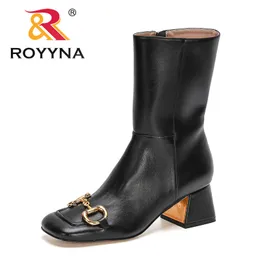 부츠 Royyna 디자이너 금속 버클 가을 겨울 신발 여성 스푸어 발가락 발 뒤꿈치 발목 발목 여성 보타 편안 230320