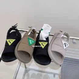 Sandals Kids Designer Sandals Boys Girls Child Shoes Children Fashion Letter Printed with Badge Sandal Summer Wear 3 Colors T230320