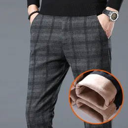 Pantaloni da uomo Pantaloni in pile invernali Me Pantaloni lunghi in cotone slim scozzesi da lavoro di alta qualità Pantaloni lunghi maschili neri grigi Pantaloni grandi taglia 28-40 230320