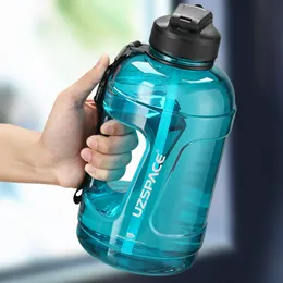 Vattenflaskor uzspace 2.3l 2000 ml vattenflaska med halm klar stor kapacitet plast dricka flaska gymnastikverktyg kanna tritan bpa gratis sport cup 230320