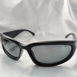 남성과 여성을 위한 새로운 패션 럭셔리 디자이너 선글라스 스포츠 선글라스 성격 실버 무역 야외 안경