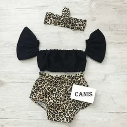 Completi di abbigliamento Neonata Set estivi Off spalla Flare Sleeve Crop Top Pantaloncini leopardati Copricapo Moda Baby Girl Outfit Abbigliamento 018M Z0321