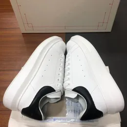 Tasarımcı Sneakers Alexander Sıradan Ayakkabı Unisex Chaussures Lüks Erkekler Kadın Platform Ayakkabı Siyah Süet Üçlü Beyaz Erkek Kadın Dış Antrenörler